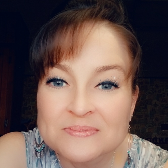 Meet your Posher, Jennifer - Picture 1 of 2